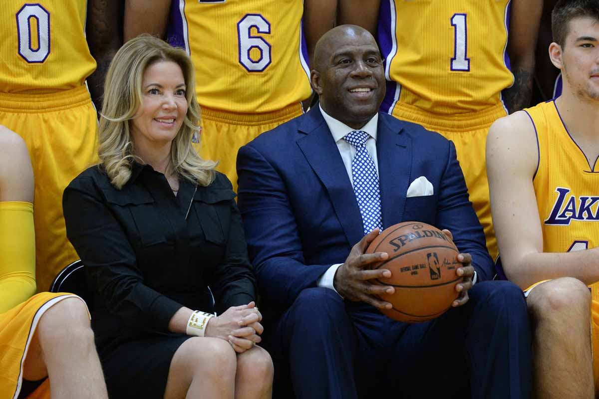 La primera mujer propietaria de un equipo campeón de la NBA | Lakers –  Universo Deportivo